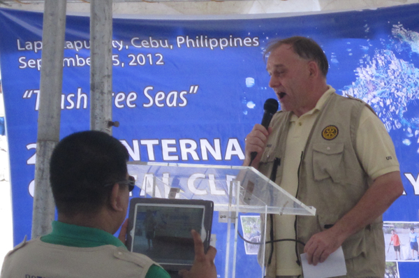 Representative of the Rotary Club welcoming participants to the dive cleanup at Crimson Resort and Spa 